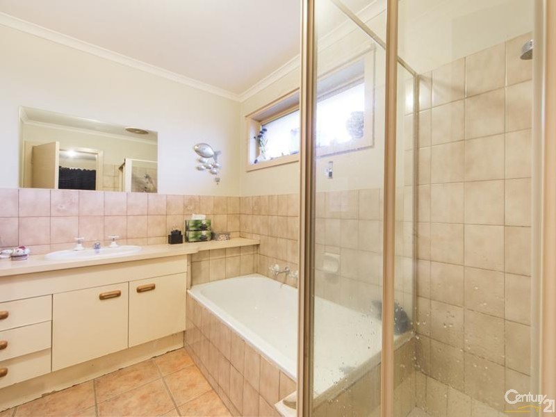 1-2 47 Cheviot Avenue, Berwick VIC 3806
