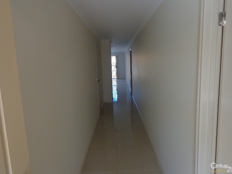 3/10 Princes Highway, Pakenham VIC 3810