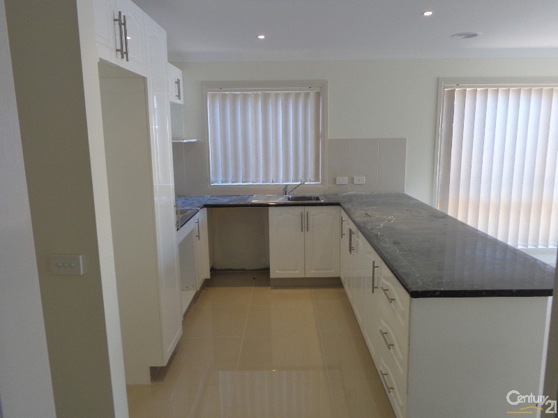 3/10 Princes Highway, Pakenham VIC 3810