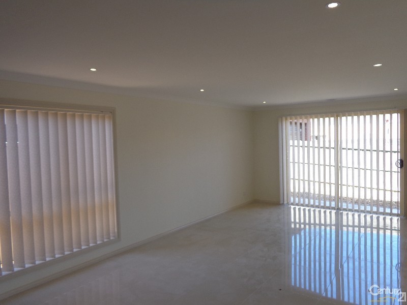 3/10 Princes Highway, Pakenham VIC 3810