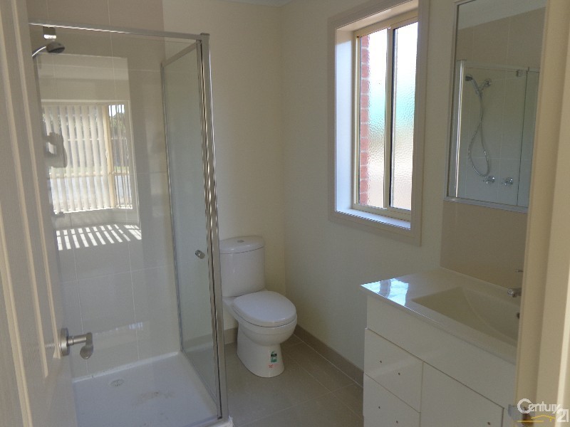 3/10 Princes Highway, Pakenham VIC 3810