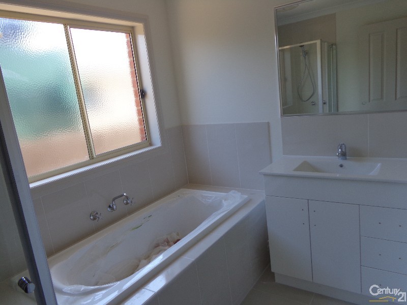 3/10 Princes Highway, Pakenham VIC 3810