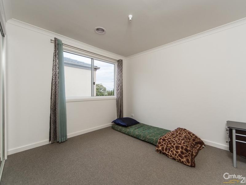 8/4 Young Road, Hallam VIC 3803