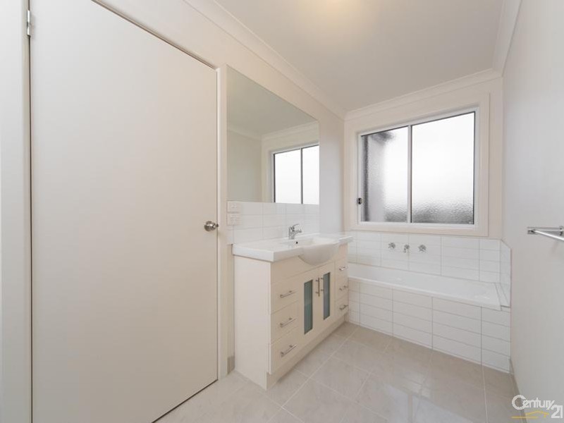 8/4 Young Road, Hallam VIC 3803