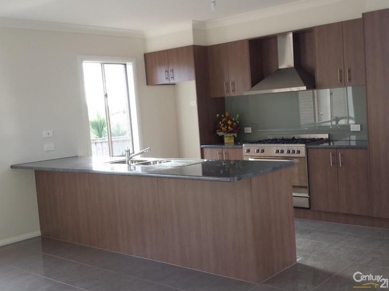 8 Devlin Place, Cranbourne North VIC 3977