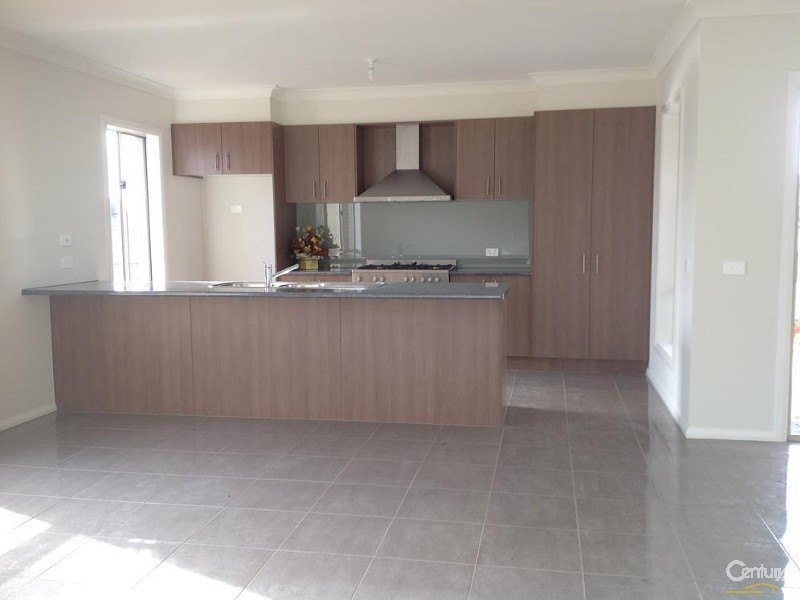 8 Devlin Place, Cranbourne North VIC 3977