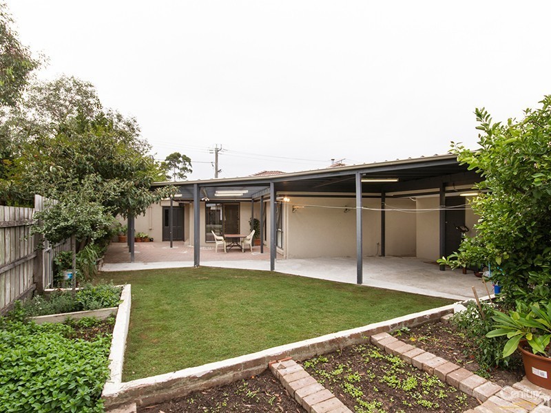 39 Lesley Drive, Hampton Park VIC 3976