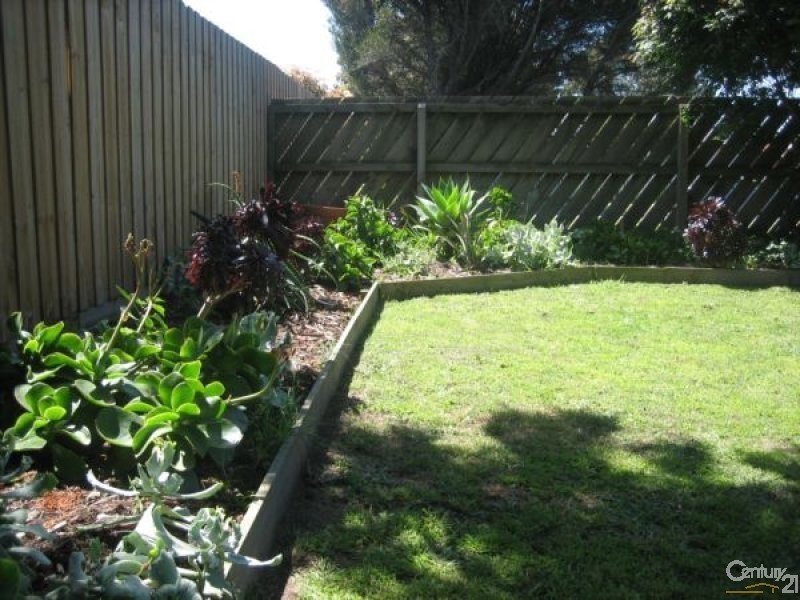 13 Strong Drive, Hampton Park VIC 3976