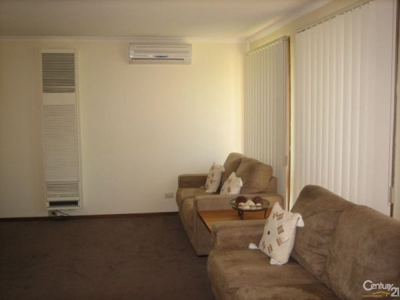 13 Strong Drive, Hampton Park VIC 3976