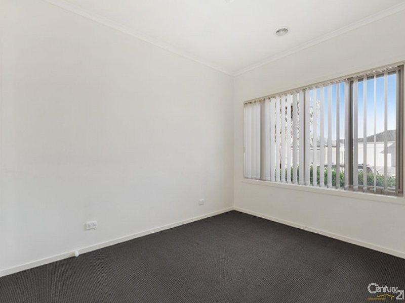 82 Sabel Drive, Cranbourne North VIC 3977