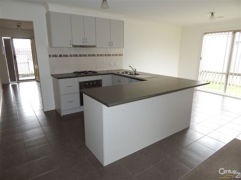 11 St Mellion Court, Cranbourne VIC 3977