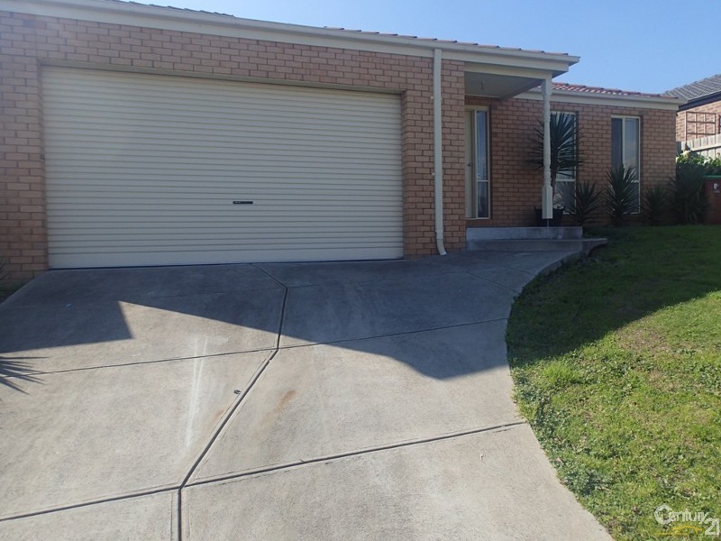 16 Tekarra Drive, Hampton Park VIC 3976