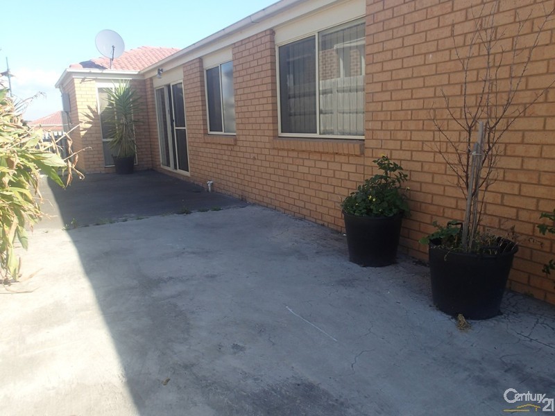 16 Tekarra Drive, Hampton Park VIC 3976