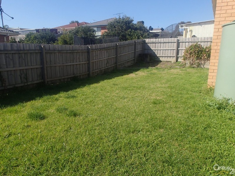 16 Tekarra Drive, Hampton Park VIC 3976