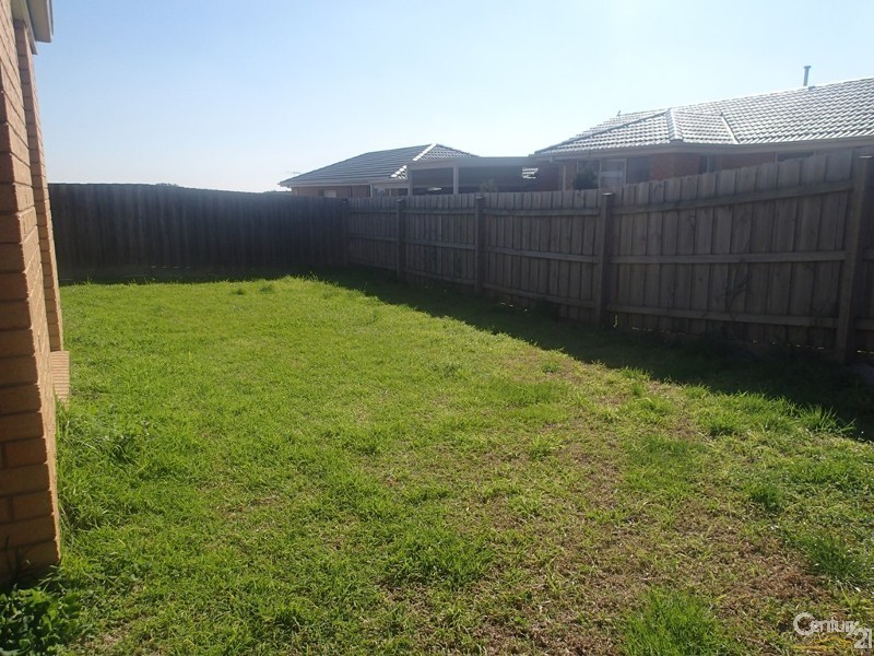 16 Tekarra Drive, Hampton Park VIC 3976