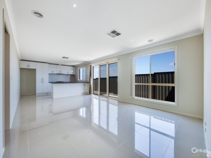 21 Botham Crescent, Pakenham VIC 3810