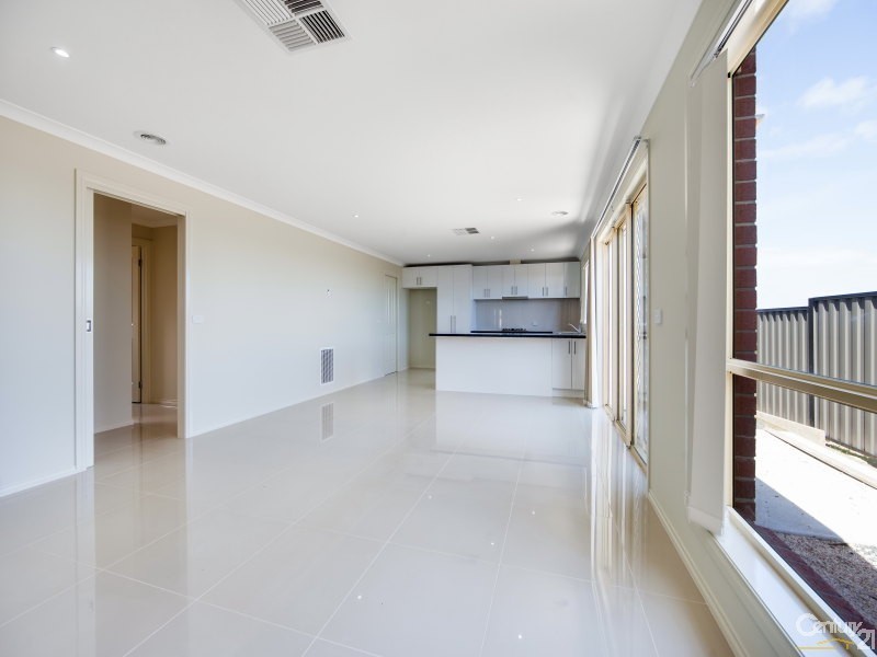 21 Botham Crescent, Pakenham VIC 3810