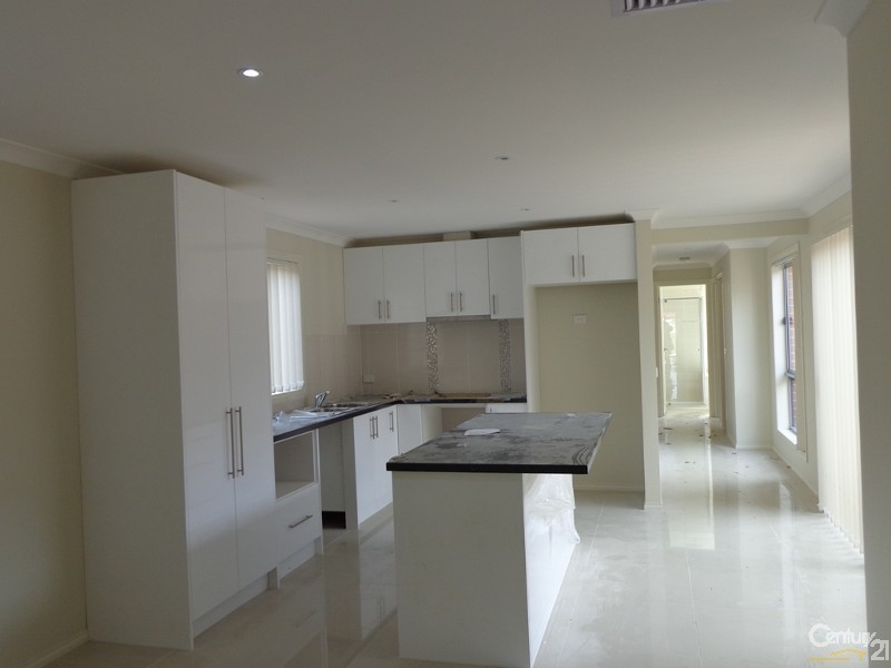 43 Chestnut Chase, Pakenham VIC 3810