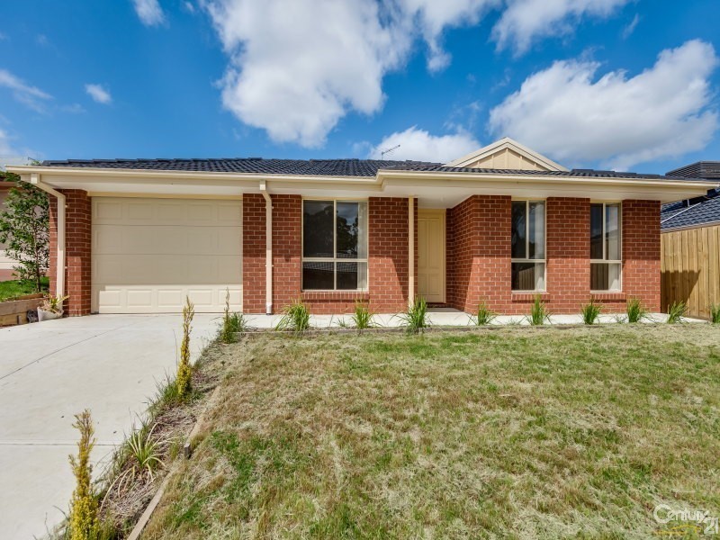 11 Doonie Way, Pakenham VIC 3810
