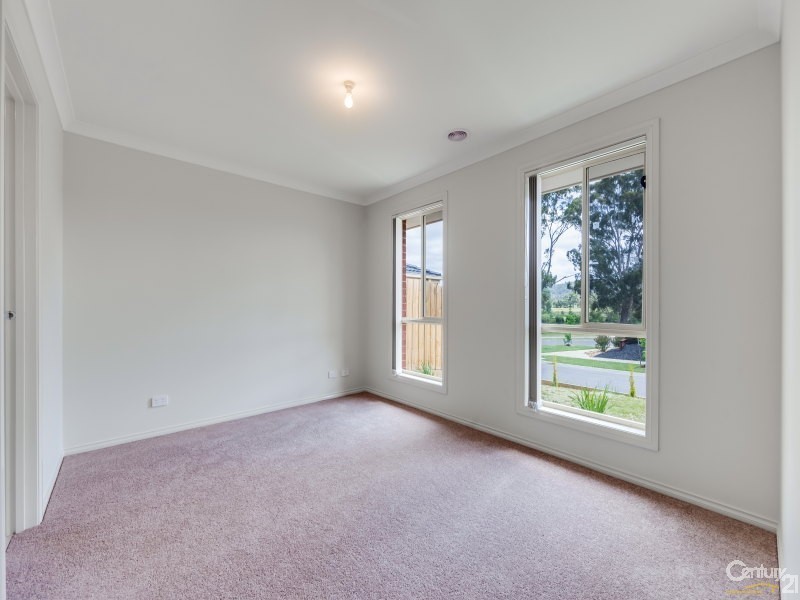 11 Doonie Way, Pakenham VIC 3810