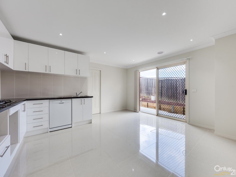 11 Doonie Way, Pakenham VIC 3810