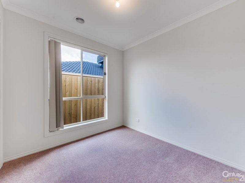 11 Doonie Way, Pakenham VIC 3810