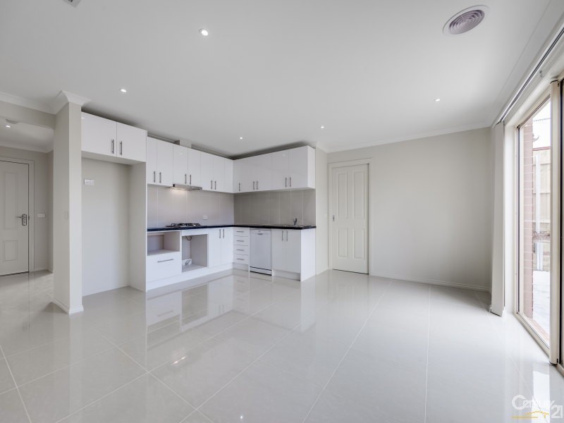 11 Doonie Way, Pakenham VIC 3810