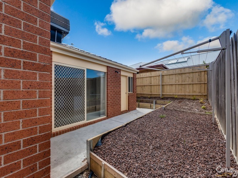 11 Doonie Way, Pakenham VIC 3810
