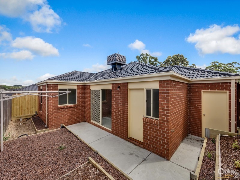 11 Doonie Way, Pakenham VIC 3810