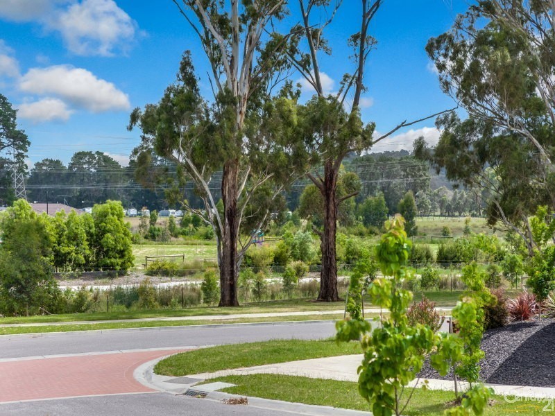 11 Doonie Way, Pakenham VIC 3810