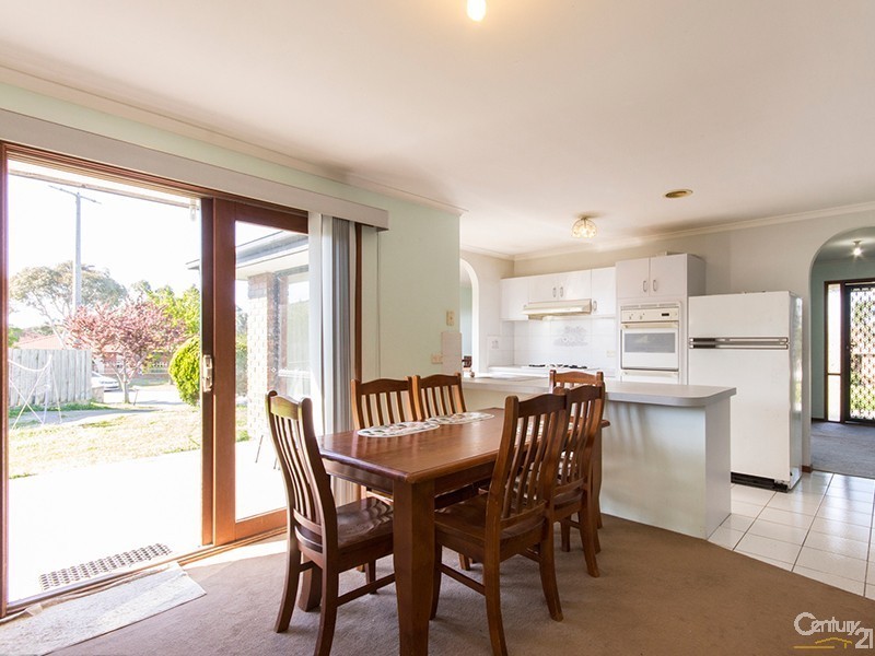35 Lesley Drive, Hampton Park VIC 3976