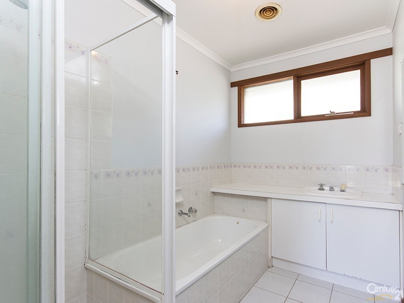 35 Lesley Drive, Hampton Park VIC 3976