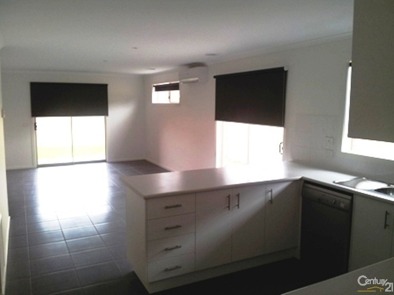 5 Tilly Place, Lynbrook VIC 3975