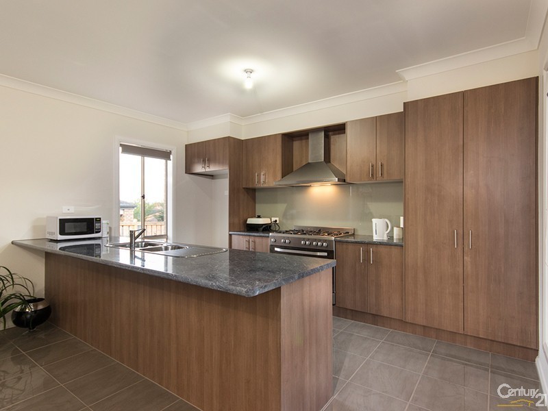 8 Devlin Place, Cranbourne North VIC 3977