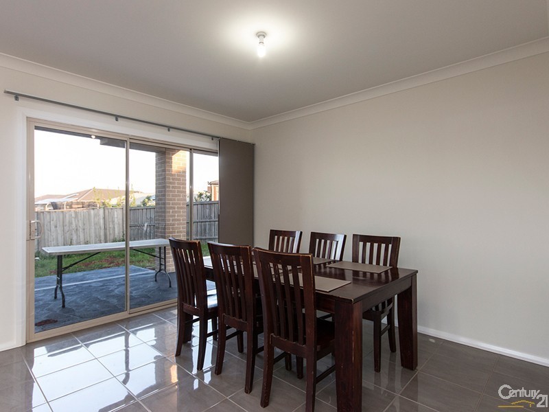 8 Devlin Place, Cranbourne North VIC 3977