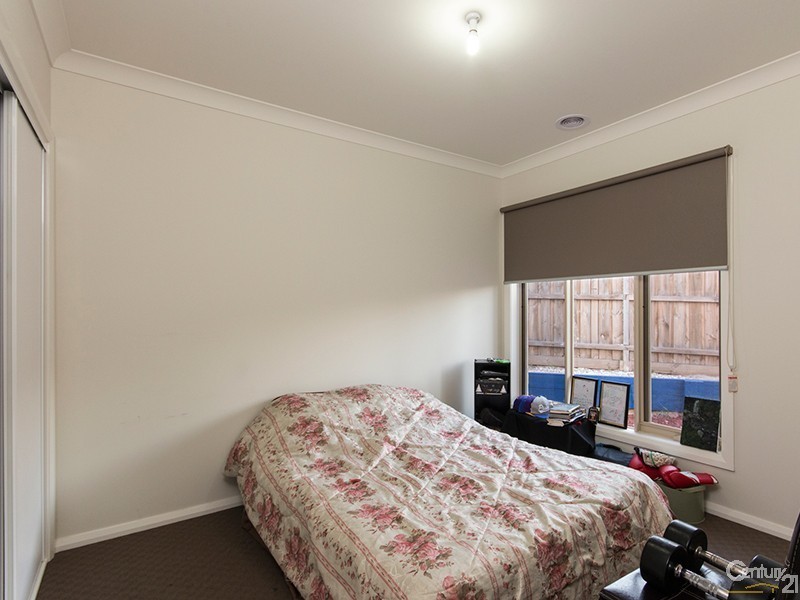 8 Devlin Place, Cranbourne North VIC 3977