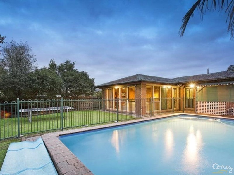 130 Oaktree Drive, Hampton Park VIC 3976