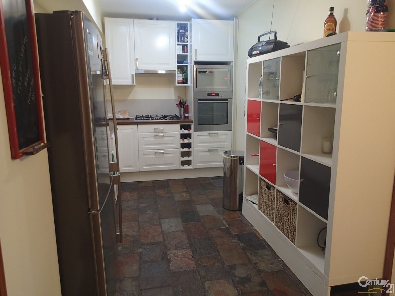 130 Oaktree Drive, Hampton Park VIC 3976