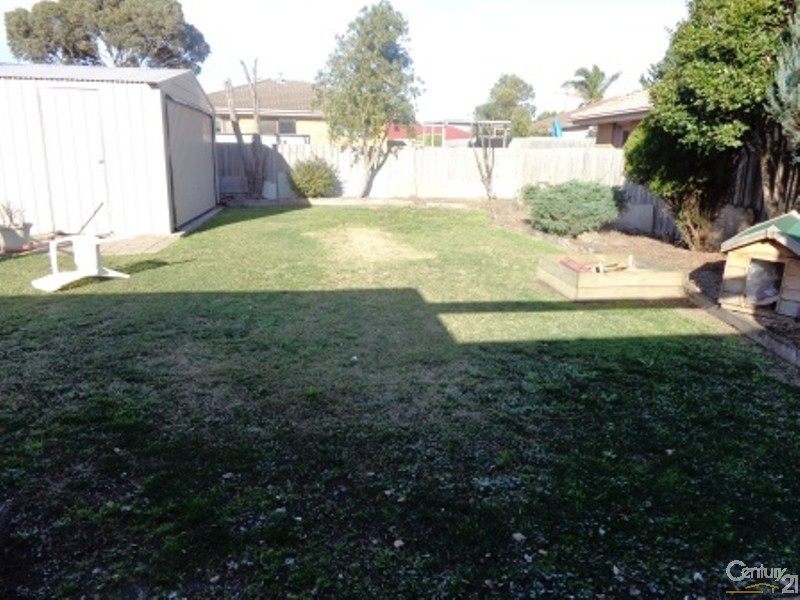 50 Ivan Cres, Hampton Park VIC 3976