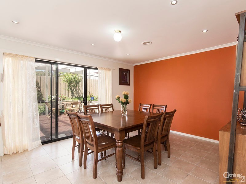 2 Nirringa Drive, Hampton Park VIC 3976