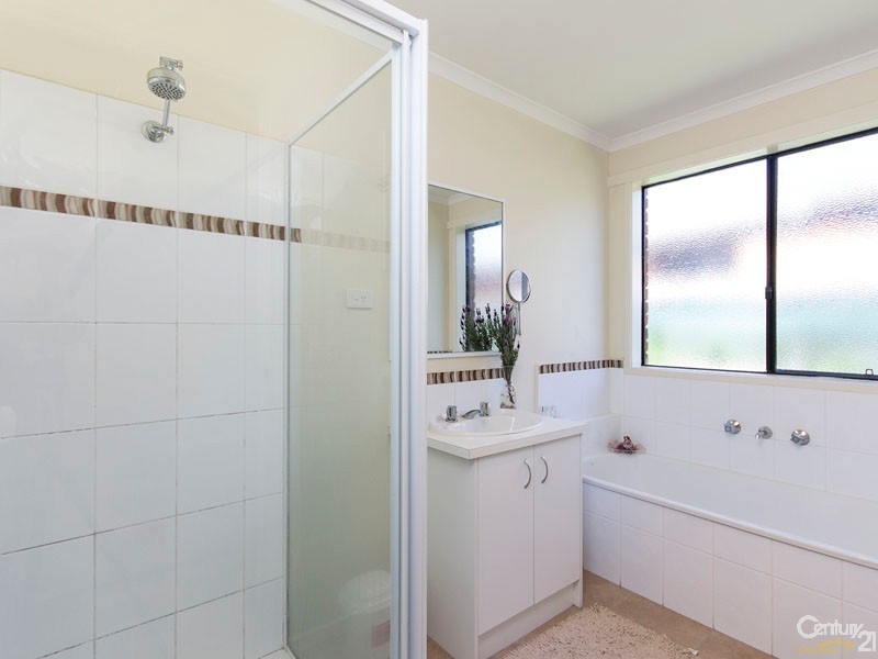 2 Nirringa Drive, Hampton Park VIC 3976