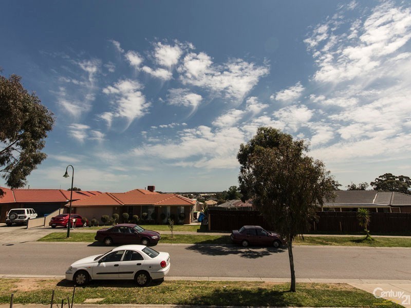 2 Nirringa Drive, Hampton Park VIC 3976