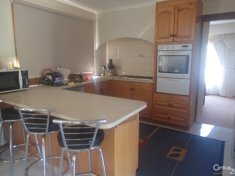 33 Warana Drive,, Hampton Park VIC 3976