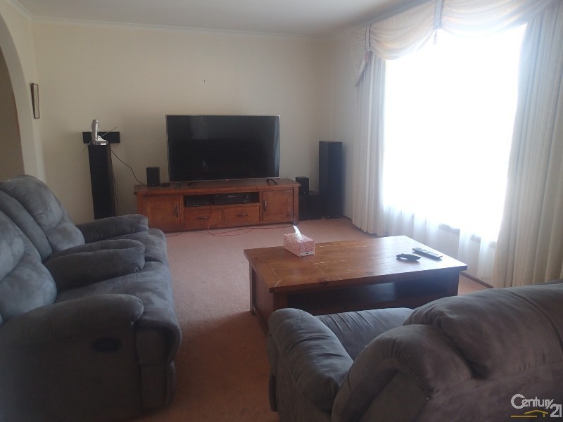 33 Warana Drive,, Hampton Park VIC 3976