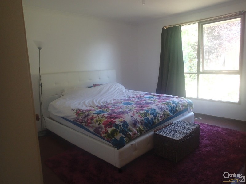 33 Warana Drive,, Hampton Park VIC 3976