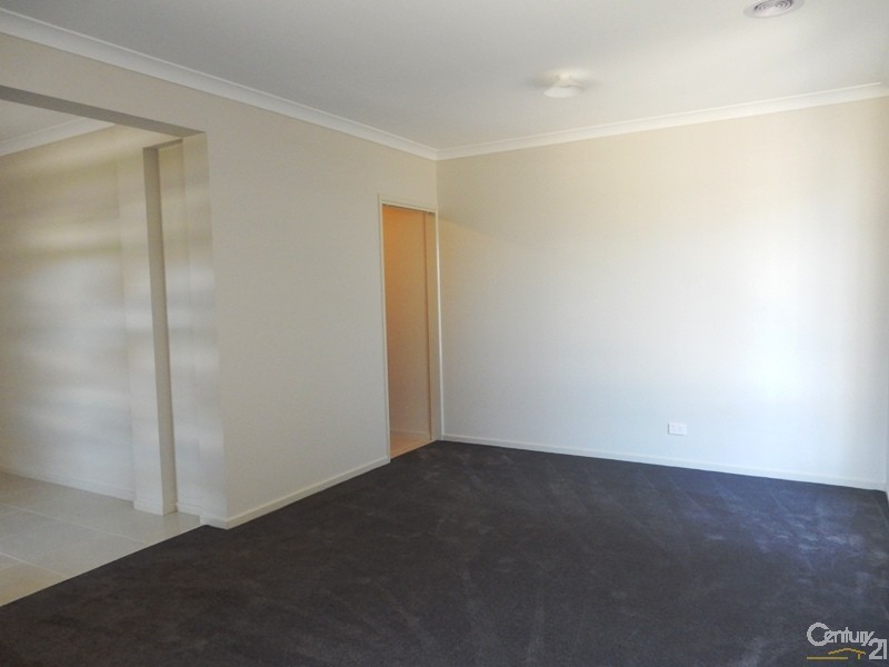 38 Peridot Avenue, Officer VIC 3809