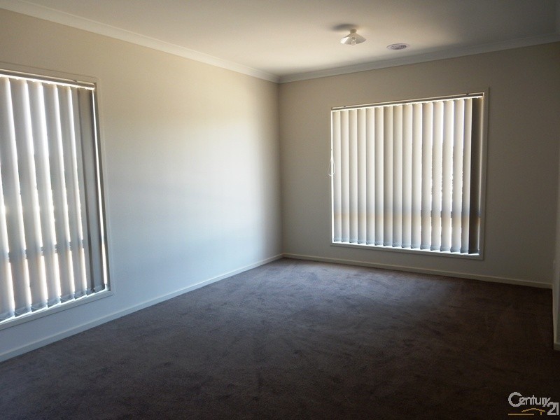 38 Peridot Avenue, Officer VIC 3809