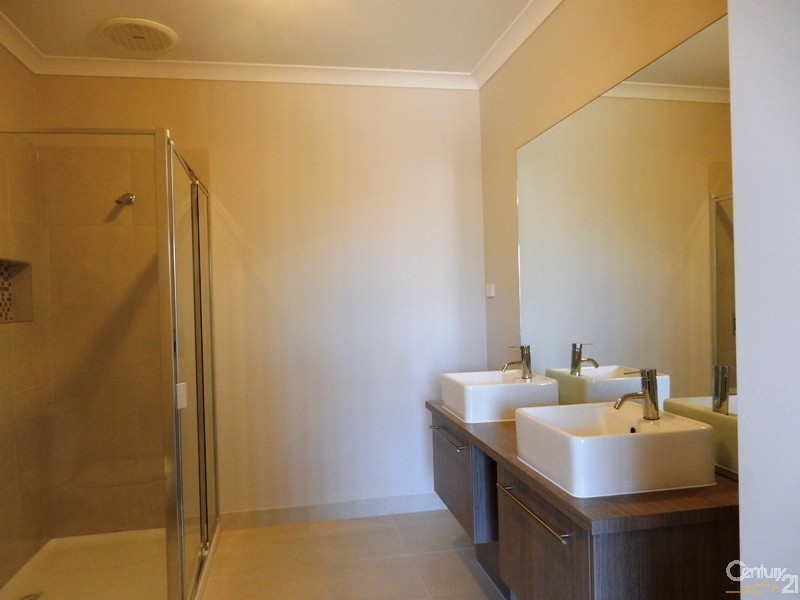 38 Peridot Avenue, Officer VIC 3809