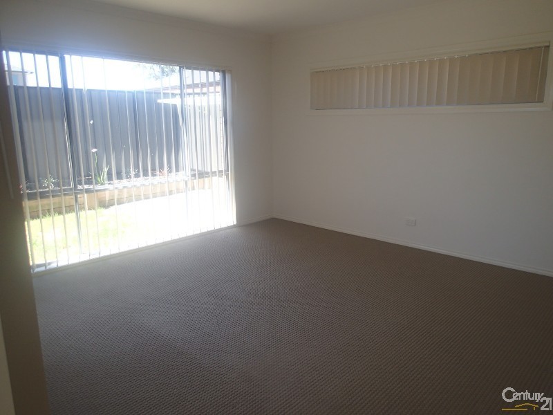 17 Paso Grove, Clyde North VIC 3978