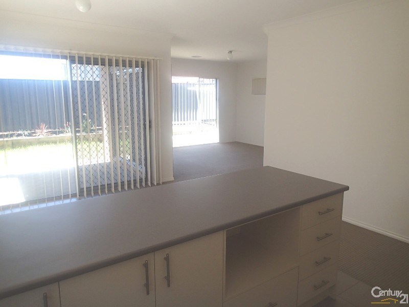 17 Paso Grove, Clyde North VIC 3978